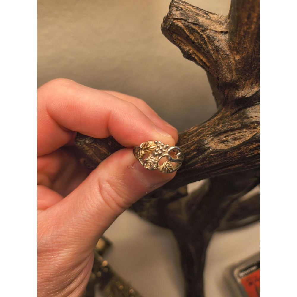 Grape Vine Ring Black Hills Gold Tri-Color Sterling Silver & 12K Gold Sz 6 - Picture 2 of 7